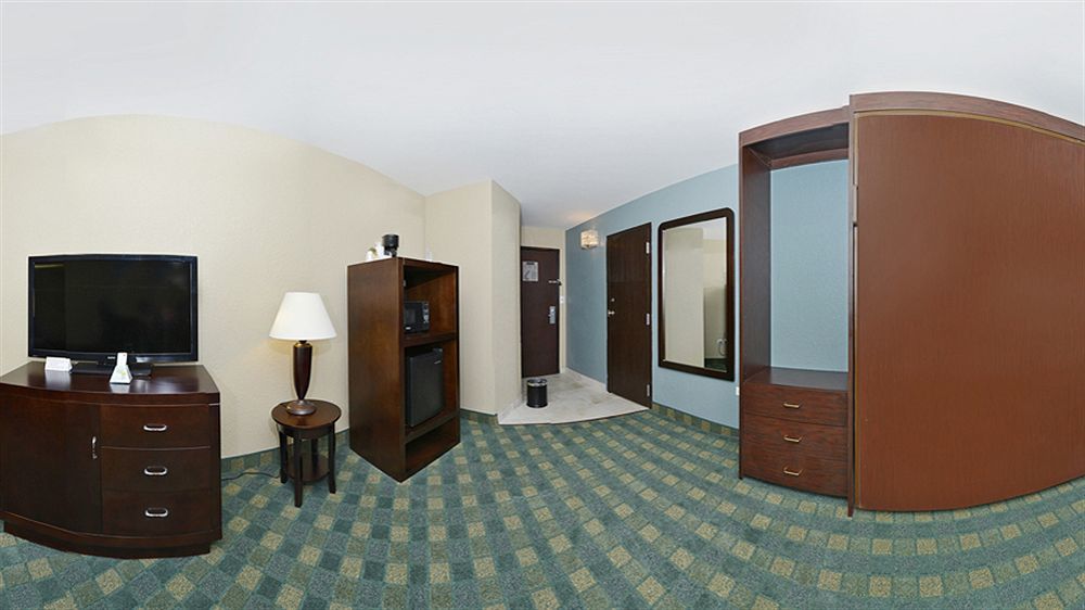 Causeway Bay Hotel Лансинг Екстер'єр фото