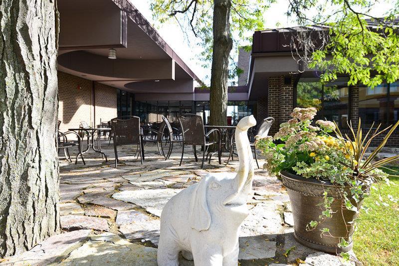 Causeway Bay Hotel Лансинг Ресторан фото