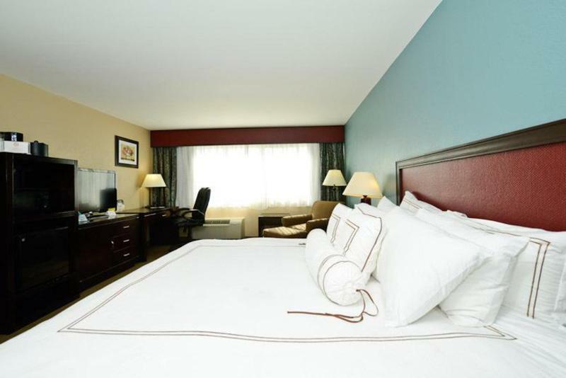 Causeway Bay Hotel Лансинг Екстер'єр фото