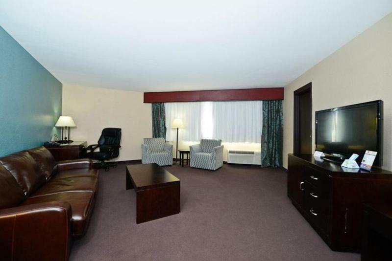 Causeway Bay Hotel Лансинг Екстер'єр фото
